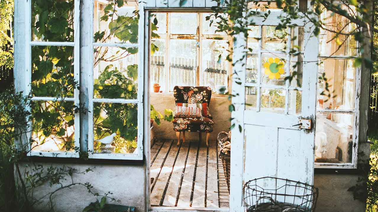 Must-Have Summer Products to Decorate Your Home - Angela Reed