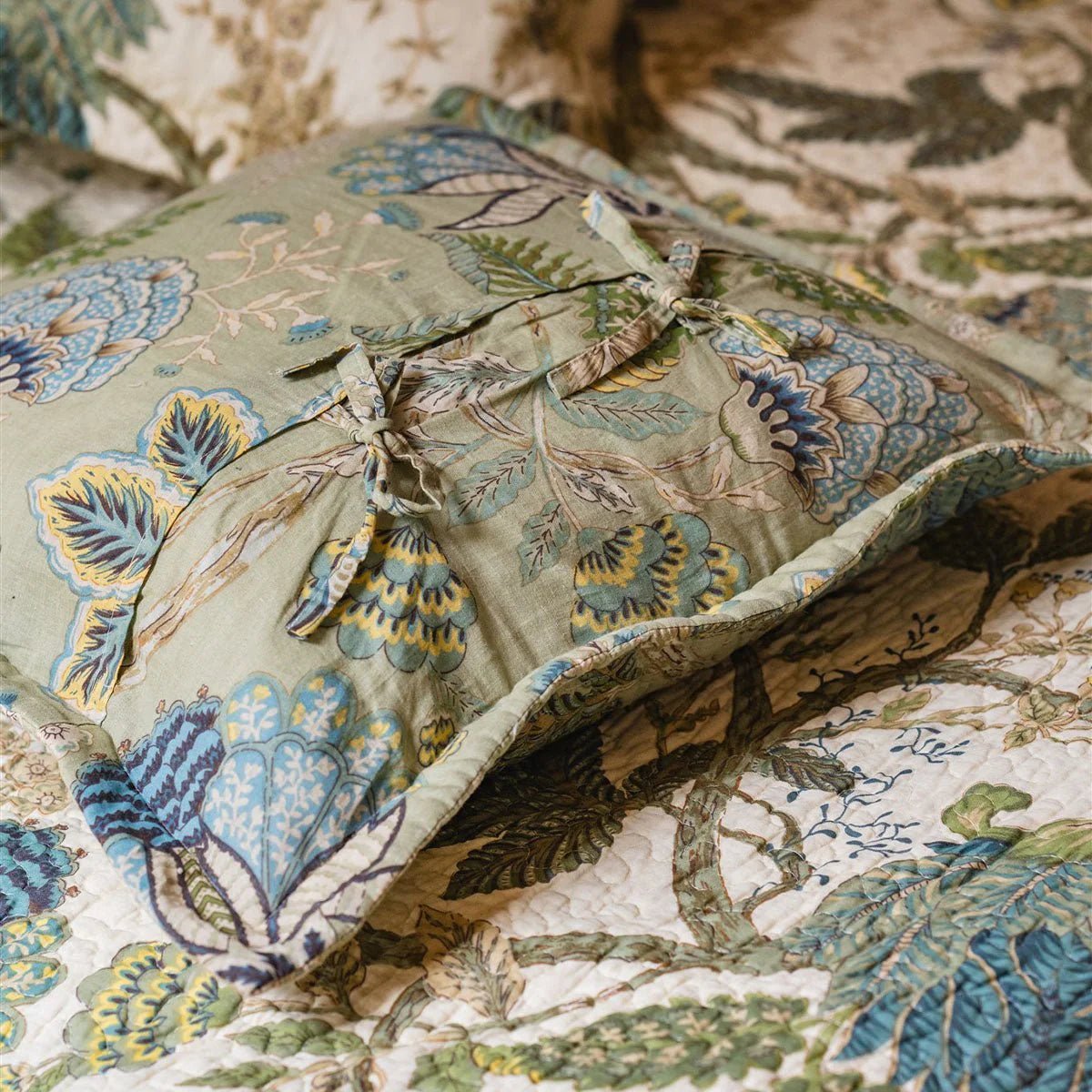 Constance Patchwork Cotton Bedspread Single 190 x 260 cm,One Size 250 x 260 cm - to fit Double or King Size bed,Superking 305 x 280 cm