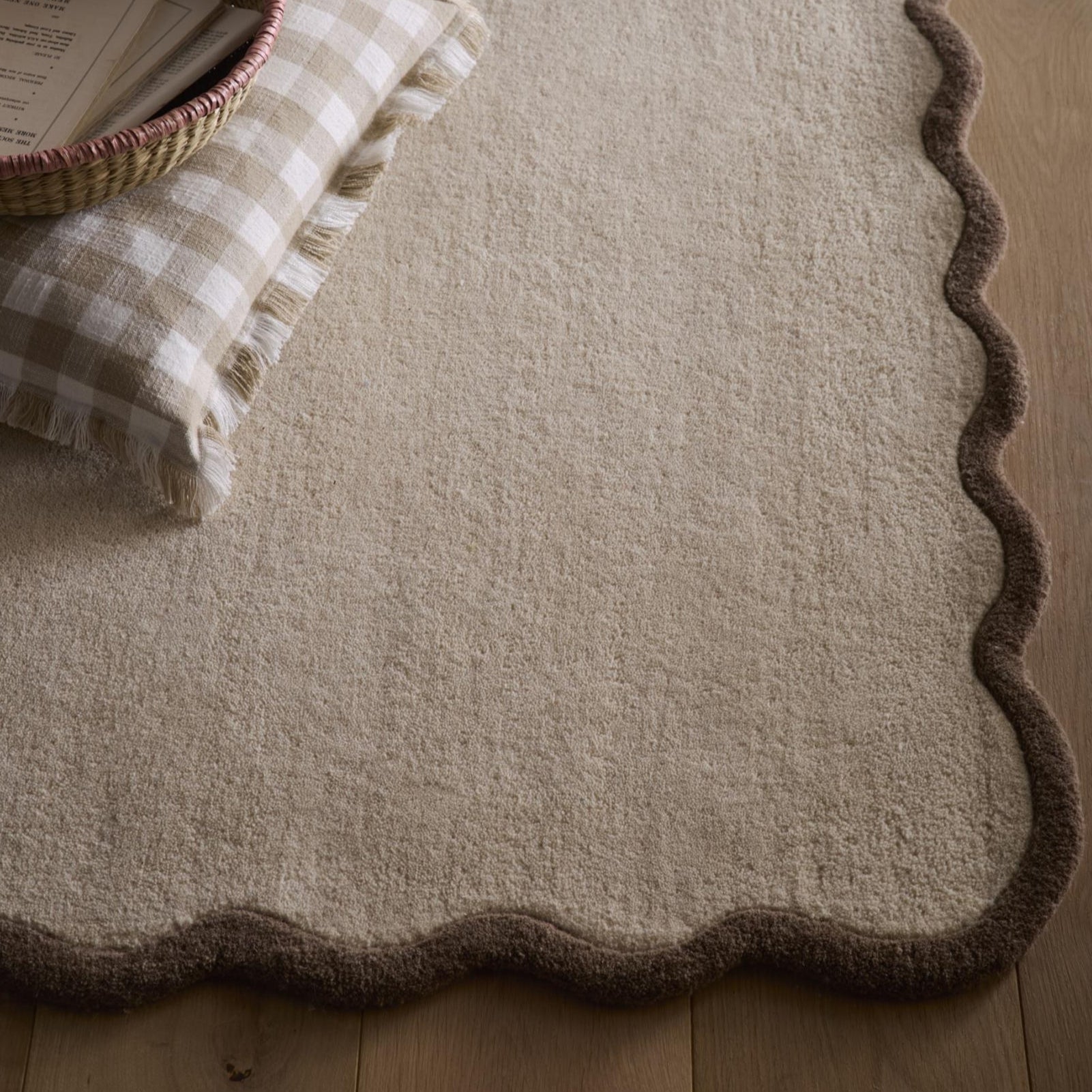 Origins Scalloped Elsie Rug, Natural/Brown 120 x 170cm,160 x 230cm,200 x 300cm,67 x 230cm runner