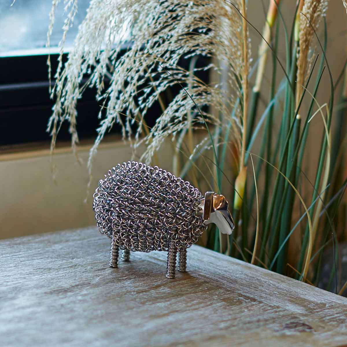 Wiggle Lamb, Nickel