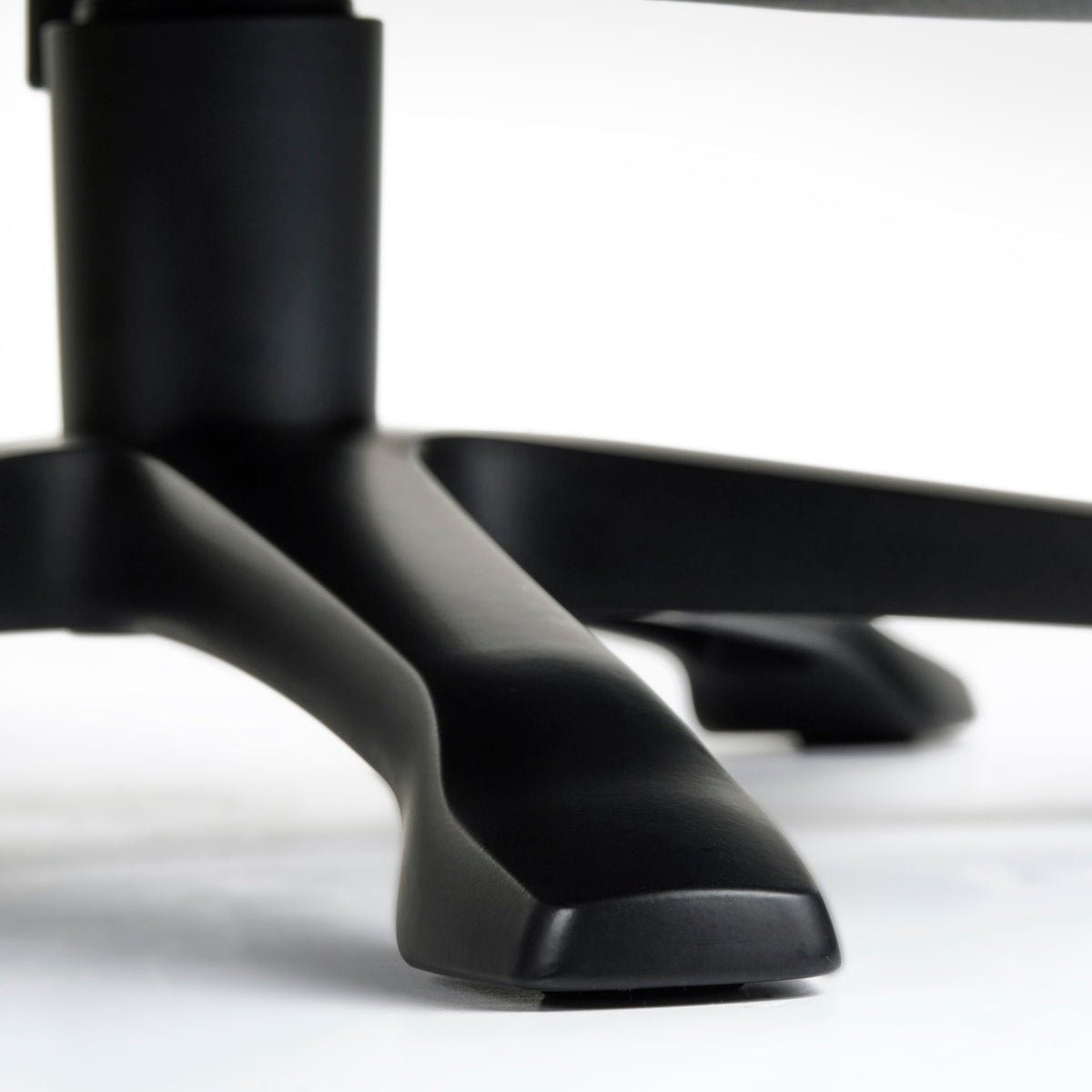 Aviora Motorised Armchair Fantasy Black / Aluminium / Black Stained Oak,Fantasy Black / Aluminium / Oak Stained Oak,Fantasy Black / Aluminium / Untreated Oak,Fantasy Black / Aluminium / Walnut Stained Oak,Fantasy Black / Black / Black Stained Oak,Fantasy Black / Black / Oak Stained Oak,Fantasy Black / Black / Untreated Oak,Fantasy Black / Black / Walnut Stained Oak,Fantasy Cement / Aluminium / Black Stained Oak,Fantasy Cement / Aluminium / Oak Stained Oak,Fantasy Cement / Aluminium / Untreated Oak,Fantasy C