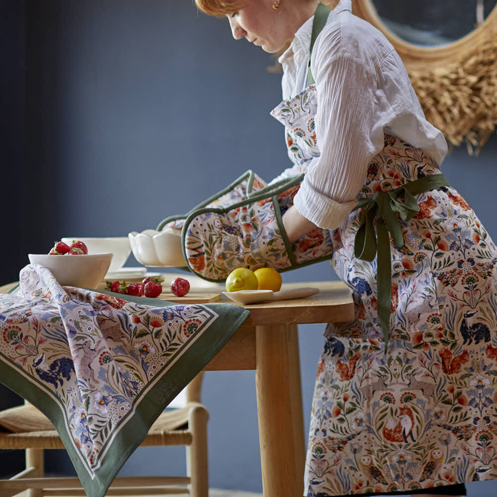 Blackthorn Apron - Angela Reed -