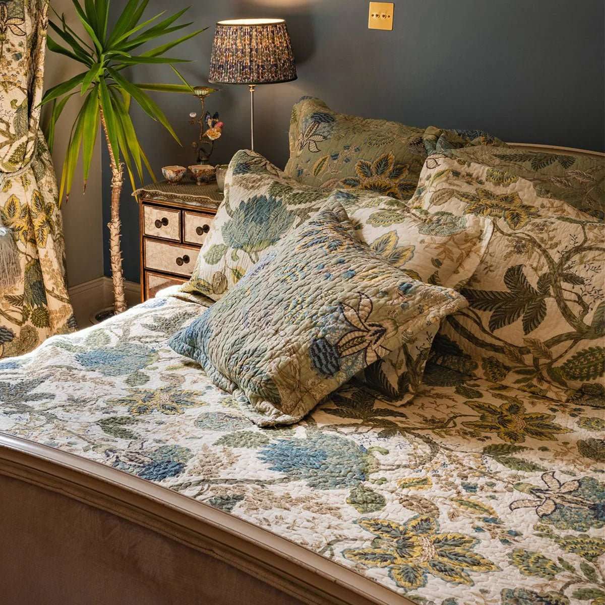 Constance Patchwork Cotton Bedspread Single 190 x 260 cm,One Size 250 x 260 cm - to fit Double or King Size bed,Superking 305 x 280 cm