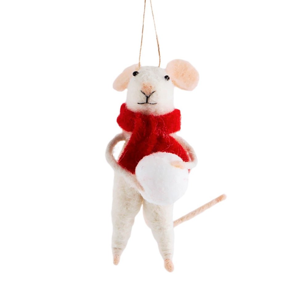 Mouse with a Snowball